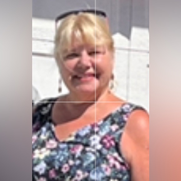 Meet your Posher, Debbie - Picture 7 of 7